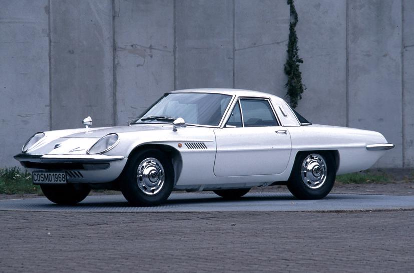 Mazda Cosmo Sport 1967 gây tiếng vang lớn với thiết kế thể thao và động cơ đốt trong thế hệ mới. Ảnh: AutoBlog.