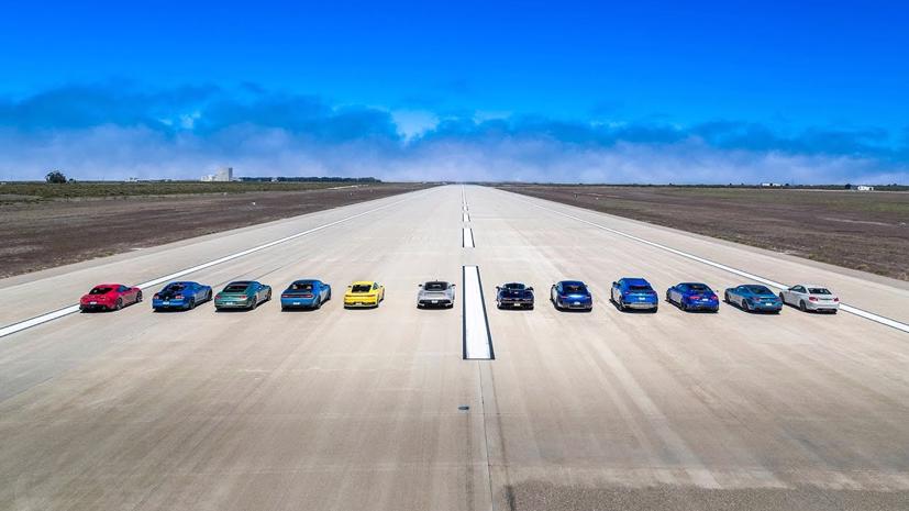 Màn đọ sức "khủng nhất thế giới" của 12 chiếc xe siêu hạng - Ảnh 2