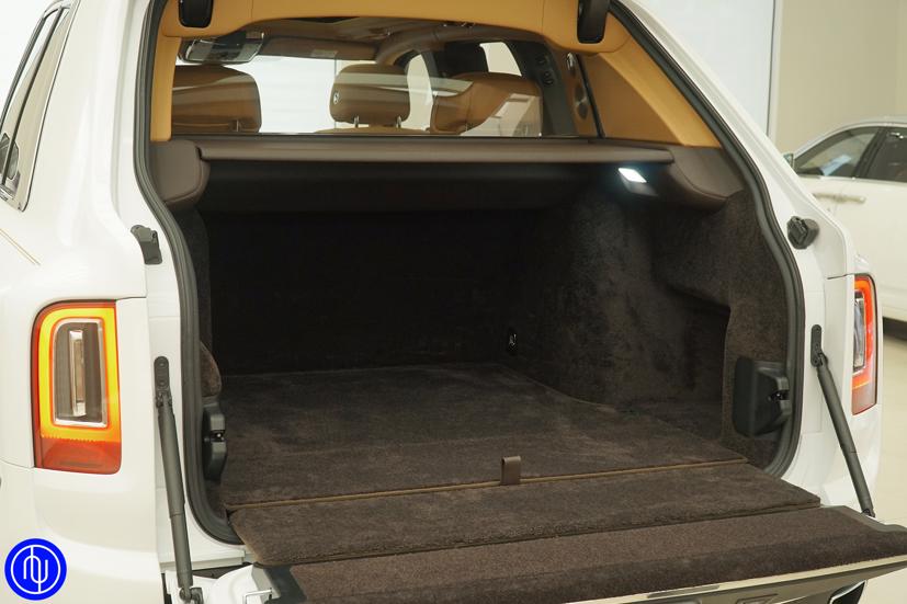 Cận cảnh si&#234;u SUV Rolls-Royce Cullinan gi&#225; 32 tỷ tại Việt Nam - Ảnh 18