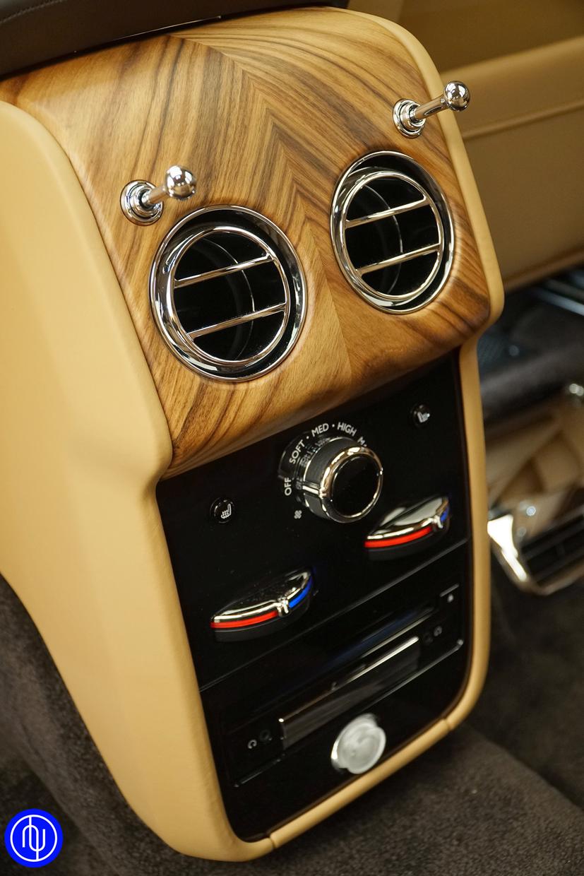 Cận cảnh si&#234;u SUV Rolls-Royce Cullinan gi&#225; 32 tỷ tại Việt Nam - Ảnh 33