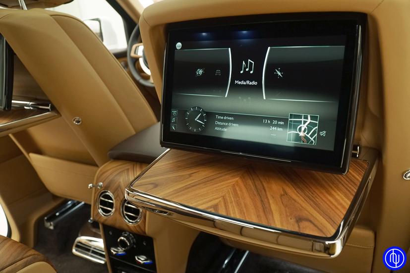 Cận cảnh si&#234;u SUV Rolls-Royce Cullinan gi&#225; 32 tỷ tại Việt Nam - Ảnh 30