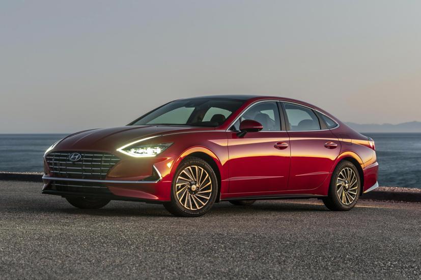 Hyundai Sonata Hybrid 2020 chỉ ăn 4,3L xăng tr&#234;n 100 km - Ảnh 1