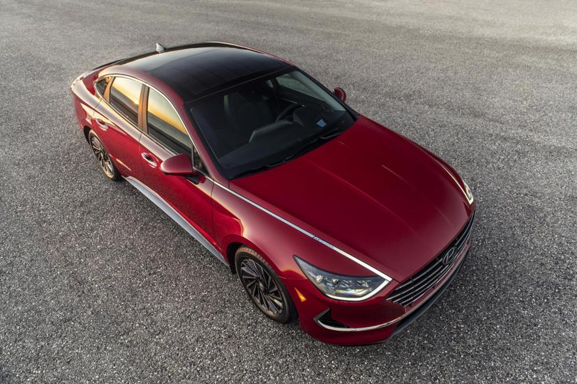 Hyundai Sonata Hybrid 2020 chỉ ăn 4,3L xăng tr&#234;n 100 km - Ảnh 2