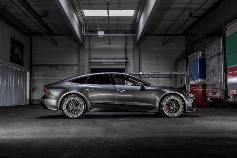 Sức mạnh của xe có thể lên tới 690 mã lực và mô-men xoắn đạt 880 Nm. Ảnh: Carscoops.