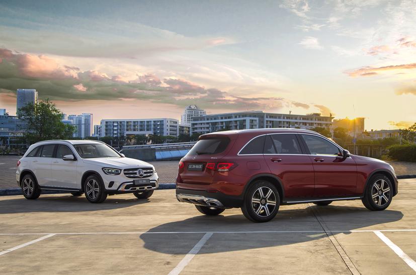Bộ đôi Mercedes-Benz GLC 200 và GLC 200 4MATIC mới sở hữu mức giá bán "giật mình".