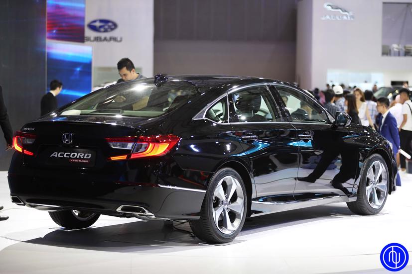 Ra mắt khá hoành tráng, song Honda Accord lại có doanh số èo uột, thường xuyên nằm trong nhóm xe kém khách nhất
