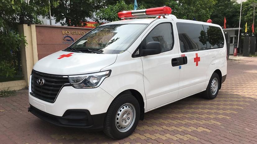 Hyundai Starex minivan thường được lựa chọn làm xe cứu thương cỡ nhỏ ở Việt Nam.