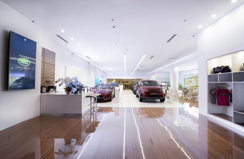 Kh&#244;ng gian trưng b&#224;y sang chảnh của Jaguar Land Rover tại TP.HCM - Ảnh 1