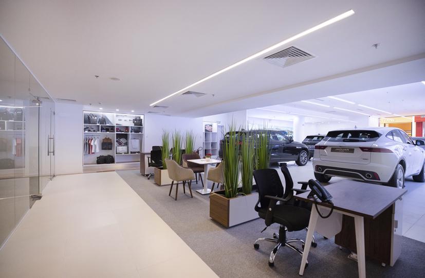 Kh&#244;ng gian trưng b&#224;y sang chảnh của Jaguar Land Rover tại TP.HCM - Ảnh 8