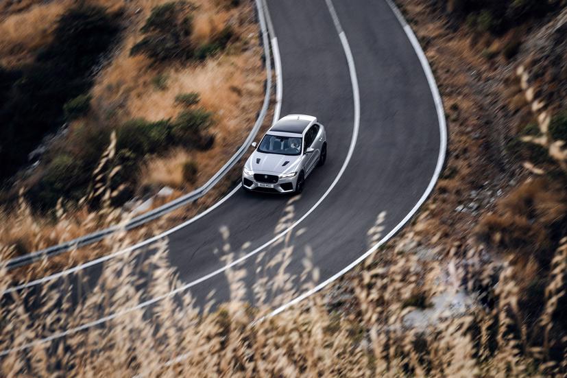 Cặp đôi Jaguar F-Pace và F-Pace SVR lên phim độ phân giải 5,9K - Ảnh 4