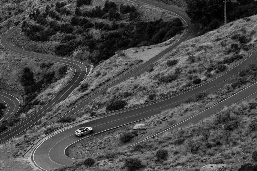 Cặp đôi Jaguar F-Pace và F-Pace SVR lên phim độ phân giải 5,9K - Ảnh 8