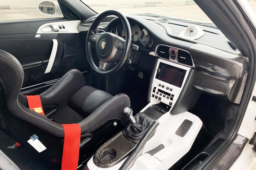 Chiếc Porsche 911 độc đ&#225;o với ghế l&#225;i ở giữa - Ảnh 2