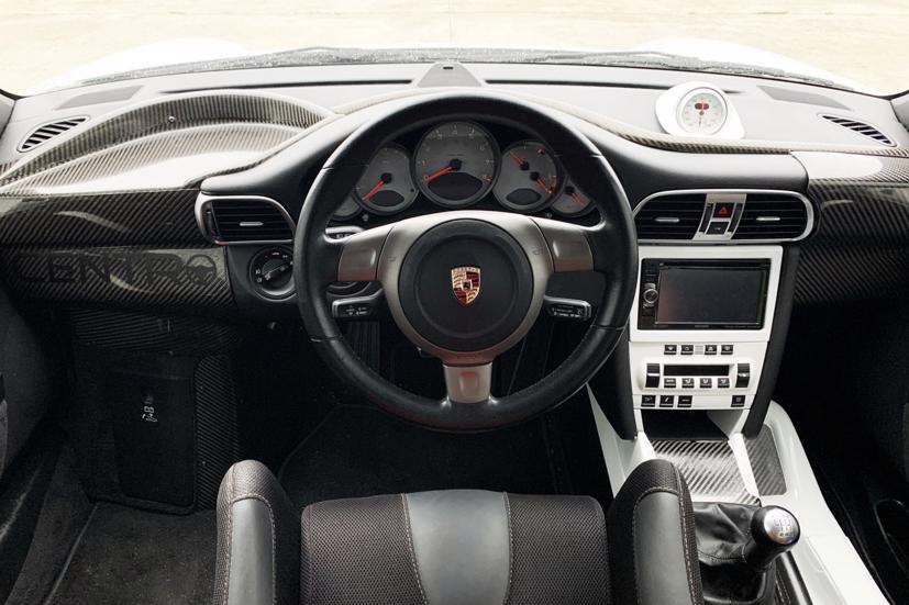 Chiếc Porsche 911 độc đ&#225;o với ghế l&#225;i ở giữa - Ảnh 1