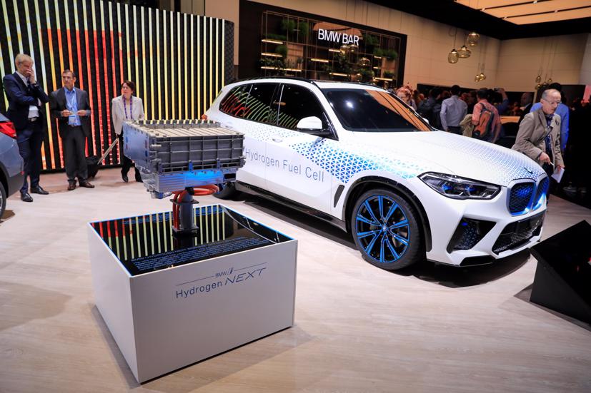 BMW X5 sử dụng nhiên liệu hydro sẽ ra mắt vào năm 2022. Ảnh: Carscoops.