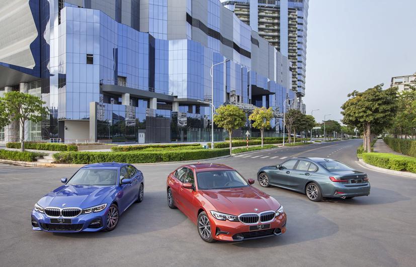 BMW đã giới thiệu cùng một lúc 10 mẫu xe mới, trong đó có các model mới của dòng 3-Series với nhiều trang bị và tính năng nổi bật.