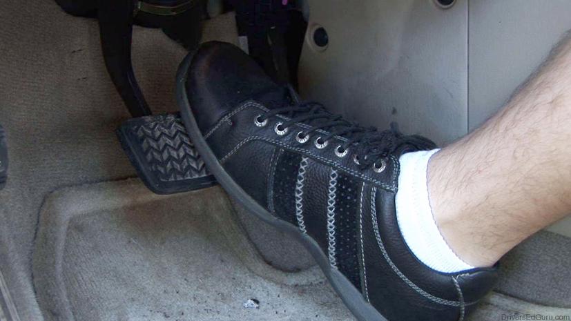 10 th&#243;i quen xấu v&#244; t&#236;nh l&#224;m hại chiếc xe của bạn - Ảnh 9