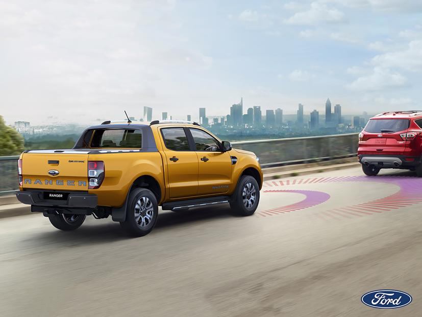 Sử dụng các tính năng hỗ trợ lái, giúp hành trình của bạn trở nên đơn giản và an toàn hơn.