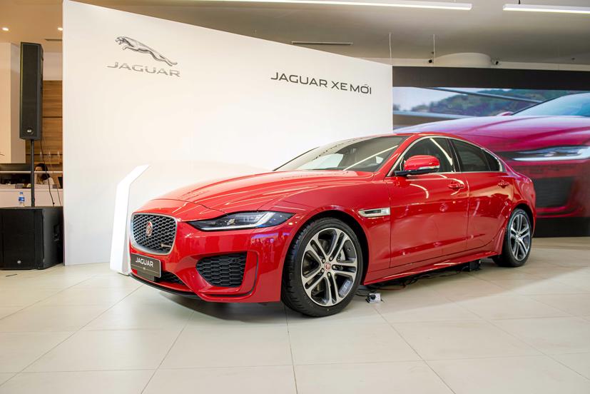 Jaguar XE 2020 hiện được Phú Thái Mobility phân phối tại Việt Nam với hai phiên bản.