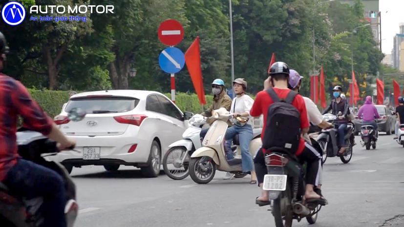 Mu&#244;n kiểu sang đường tuỳ tiện v&#224; nguy hiểm của người Việt - Ảnh 3