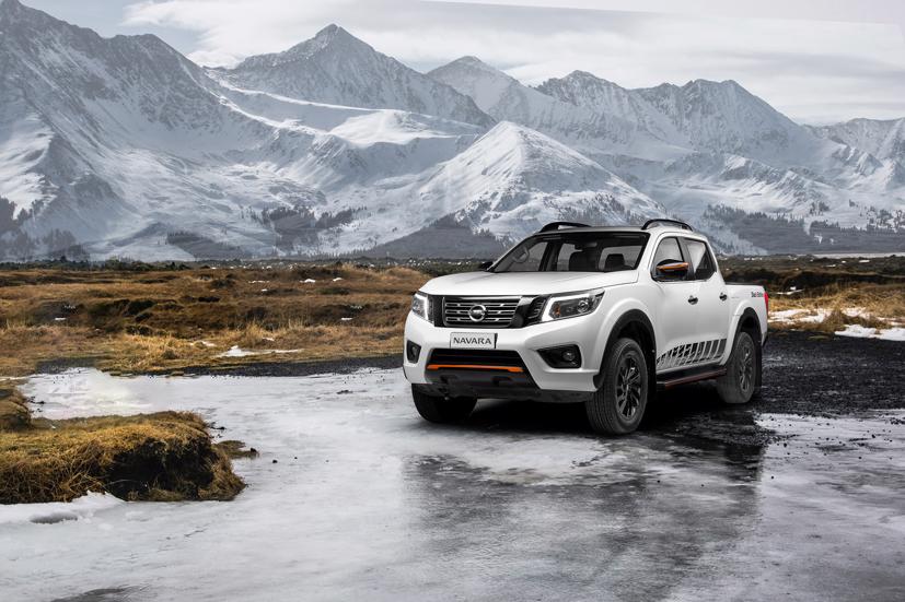 Nissan Navara Black Edition A-IVI vừa ra mắt là phiên bản cao cấp, với ngoại hình thể thao hiện đại.