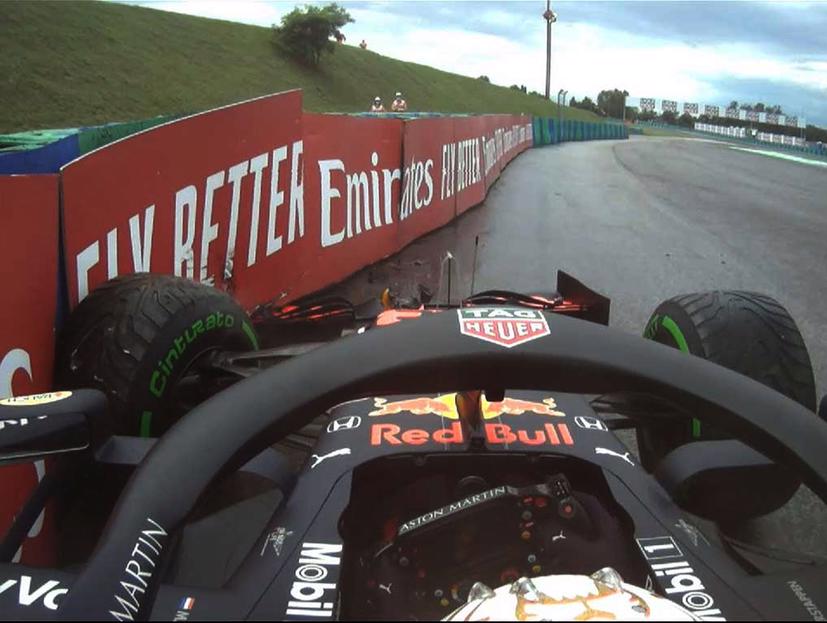 Quyết tâm cao đã khiến Max Verstappen sai lầm và đưa xe húc rào.