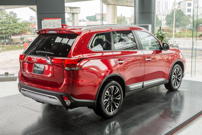 Phi&#234;n bản cao cấp Mitsubishi Outlander ra mắt, gi&#225; 1,058 tỷ đồng - Ảnh 7