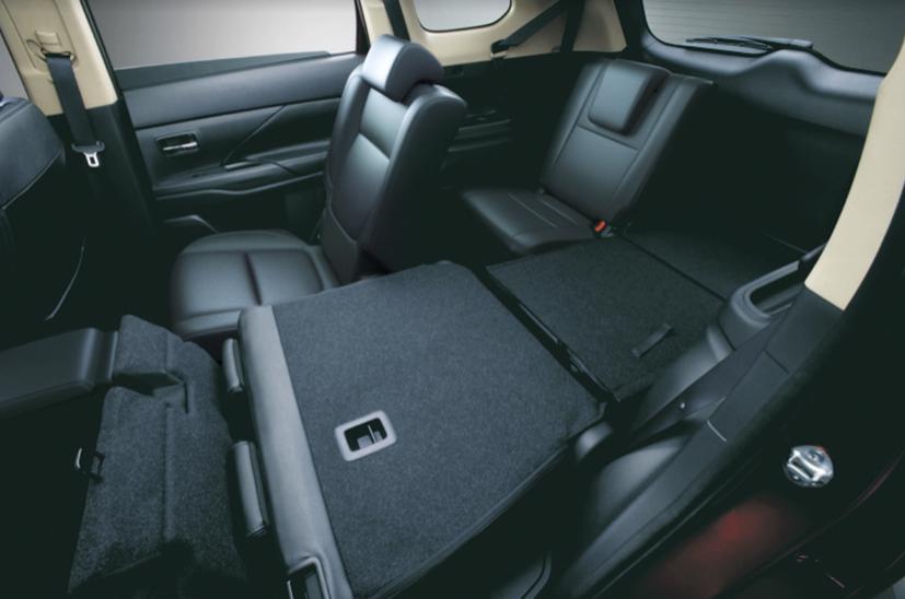 Phi&#234;n bản cao cấp Mitsubishi Outlander ra mắt, gi&#225; 1,058 tỷ đồng - Ảnh 15