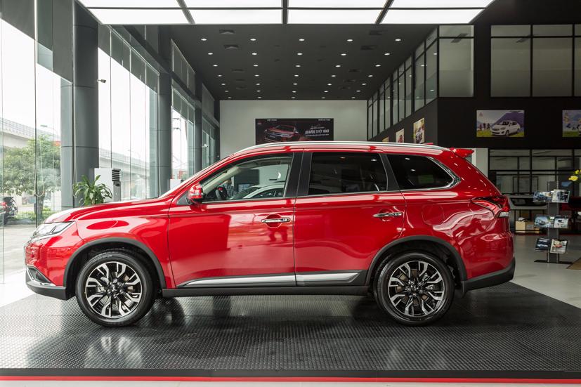 Phi&#234;n bản cao cấp Mitsubishi Outlander ra mắt, gi&#225; 1,058 tỷ đồng - Ảnh 4