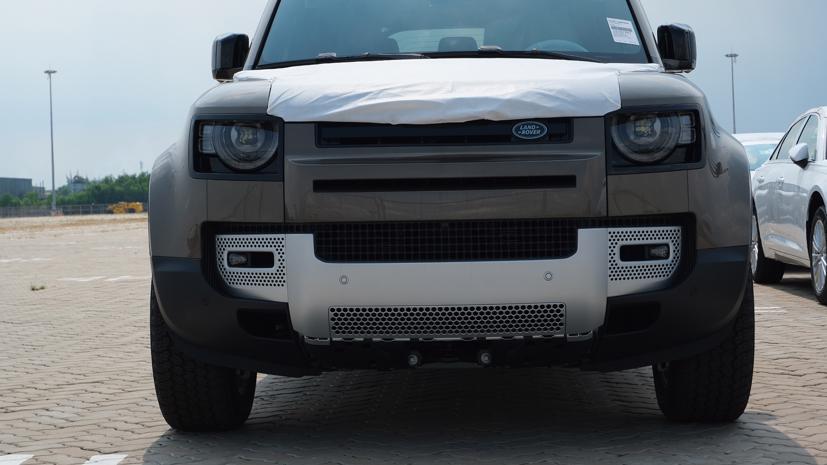 Chân dung "ông vua địa hình" vừa cập cảng.