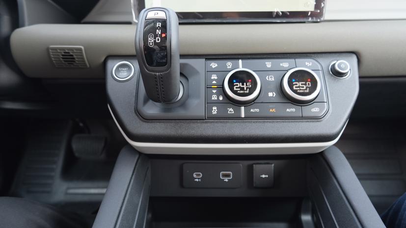 &quot;Vua địa h&#236;nh&quot; Land Rover Defender vừa cập bến tại Việt Nam - Ảnh 9