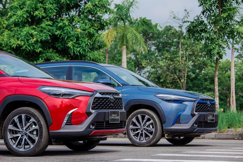 Toyota còn "chơi lớn" trang bị hẳn gói an toàn TSS và động cơ Hybrid cho mẫu xe mới.