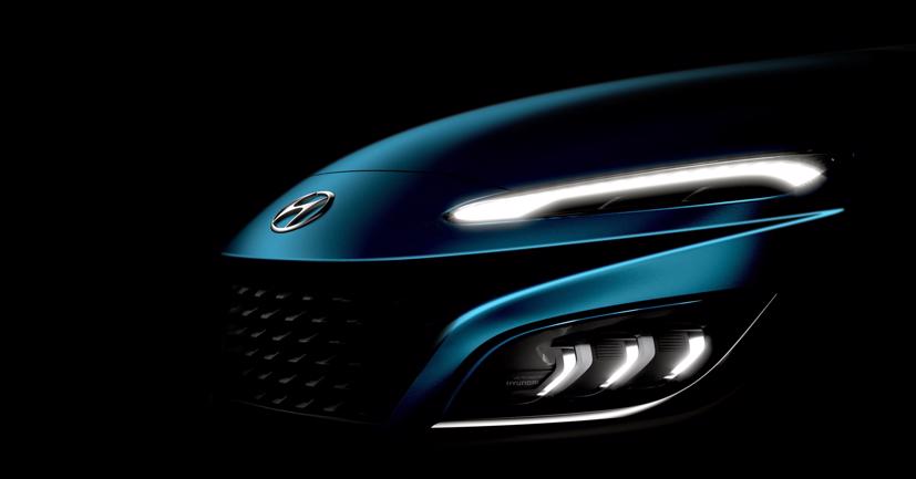 Nhìn từ cạnh bên, tạo hình đầu xe Kona 2021 cho cảm giác có chiều sâu và cực kỳ hiện đại, bắt mắt.