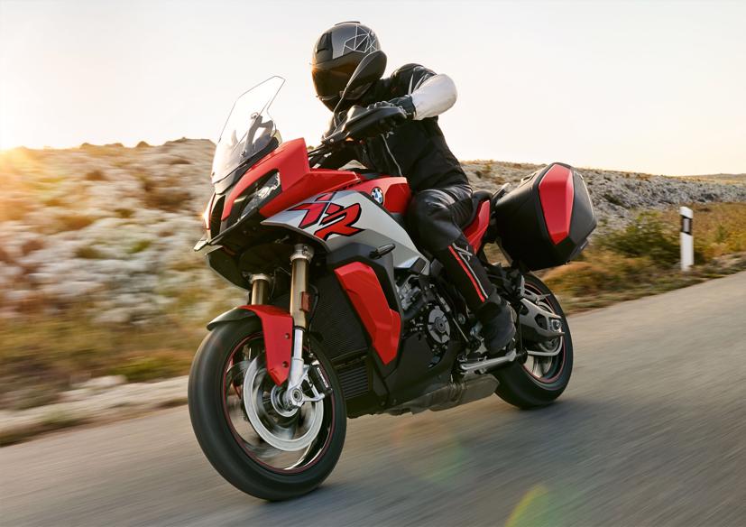 Các vật liệu được chọn lựa, nhằm tăng tính bền bỉ khi vận hành xe ở nhiều loại địa hình, thời tiết khác nhau.