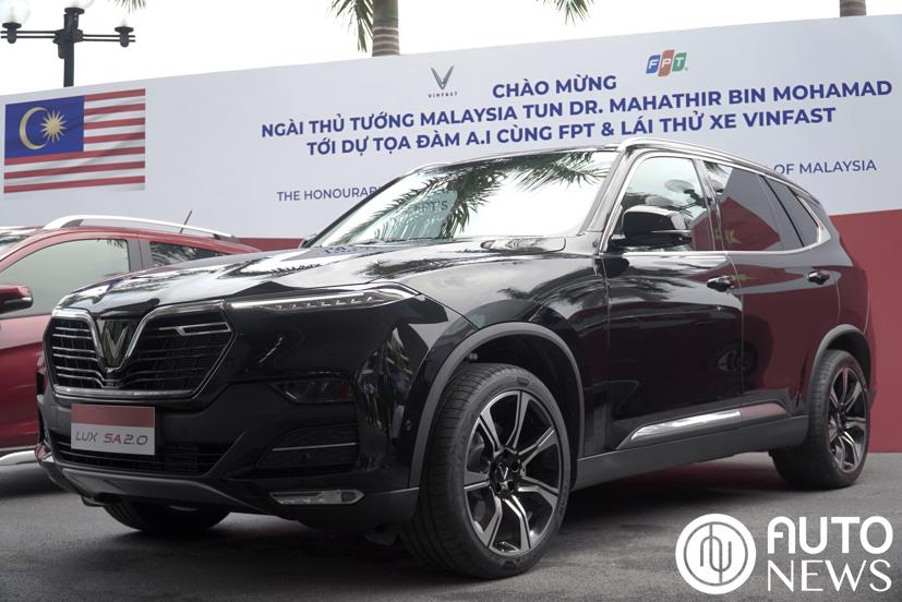 Thủ tướng Malaysia 94 tuổi vẫn cầm l&#225;i Vinfast hơn 100km/h - Ảnh 7