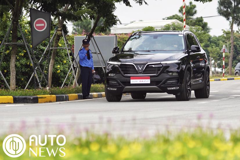 Thủ tướng Malaysia 94 tuổi vẫn cầm l&#225;i Vinfast hơn 100km/h - Ảnh 8