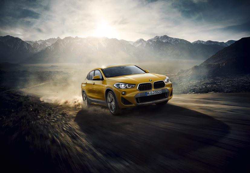 BMW X2 - mẫu SAC em út cũng được giảm giá bán tới gần 200 triệu đồng.