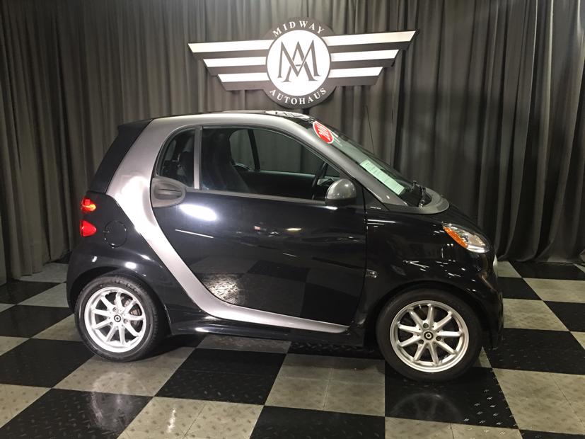 Tại Mỹ, người dân có thể dễ dàng tìm mua được những chiếc Smart nhỏ gọn 2 chỗ ngồi, với giá chỉ khoảng 150.000 triệu đồng. Ảnh: Midway Autohaus.