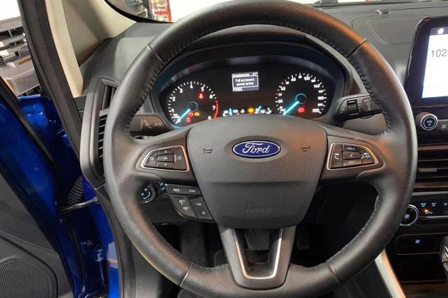 Công nghệ của Ford EcoSport khá nghèo nàn, khi so với động cơ hybrid hay gói an toàn TSS của Corolla Cross.