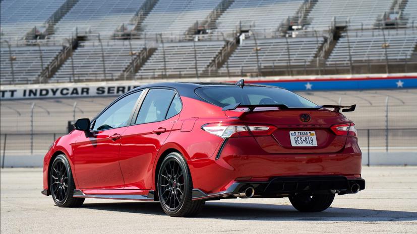 Bản độ thể thao Camry TRD 2020 sẽ chỉ được Toyota sản xuất với số lượng giới hạn dưới 6.000 chiếc. Ảnh: CarAndDriver.