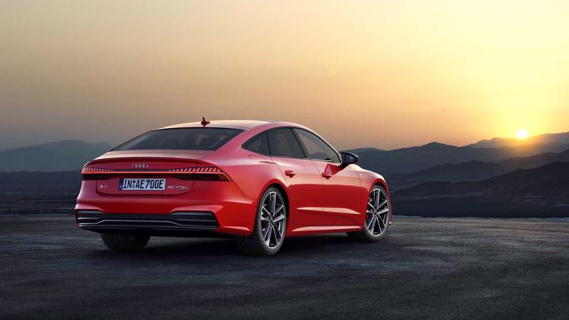 Xe có khả năng tăng tốc từ 0 - 100 km/h trong 3,6 giây, vận tốc tối đa được giới hạn 250 km/h. Ảnh: Yahoo.