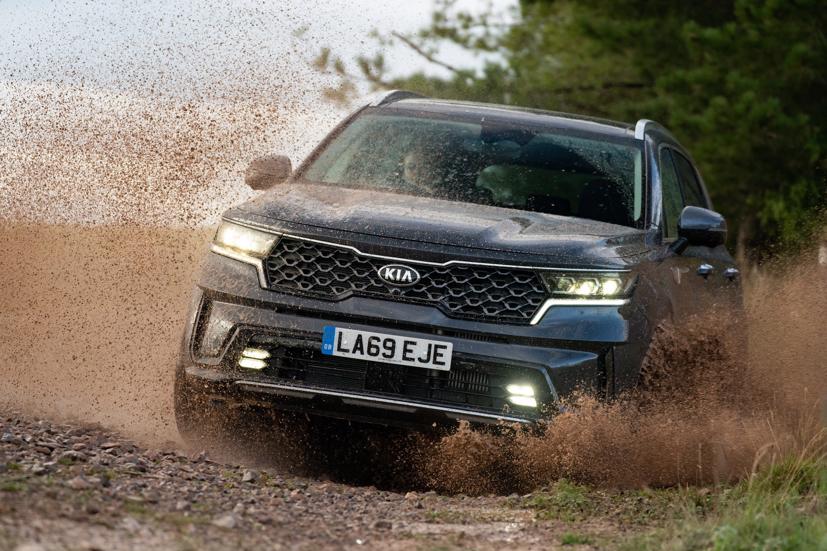 So s&#225;nh Toyota Fortuner 2020 v&#224; Kia Sorento 2021 vừa ra mắt - Ảnh 20