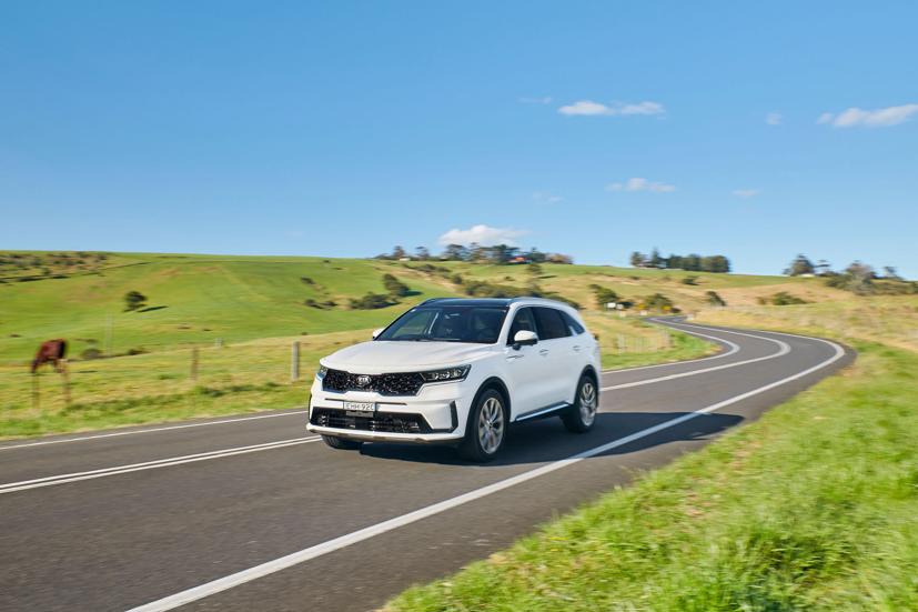 So s&#225;nh Toyota Fortuner 2020 v&#224; Kia Sorento 2021 vừa ra mắt - Ảnh 23