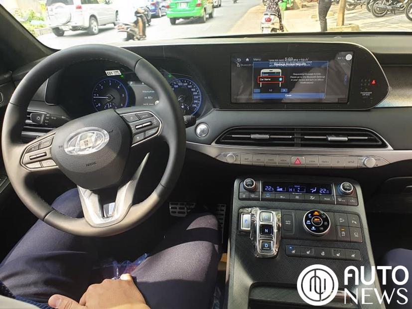 Trên Hyundai Palisade, hãng xe Hàn Quốc trang bị ngập tràn các công nghệ hiện đại và an toàn. Ảnh: Phan Anh.