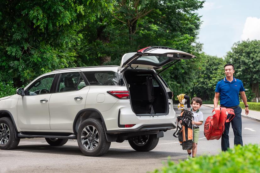 Toyota Fortuner 2020 ch&#237;nh thức ra mắt, gi&#225; cao nhất 1,43 tỷ đồng - Ảnh 2