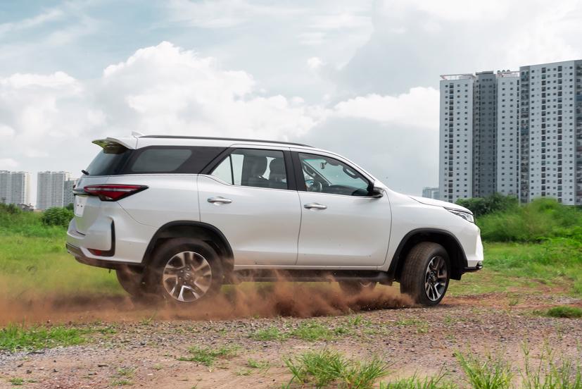 So s&#225;nh Toyota Fortuner 2020 v&#224; Kia Sorento 2021 vừa ra mắt - Ảnh 22