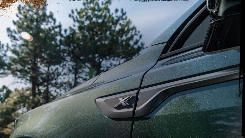 Ngoài một số chi tiết ngoại thất sơn màu đen, chưa rõ Kia Sorento X-line 2021 sẽ có gì khác biệt.