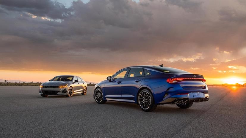 Cú xoay ngược trên không "dựng tóc gáy" của Kia Optima mới - Ảnh 3