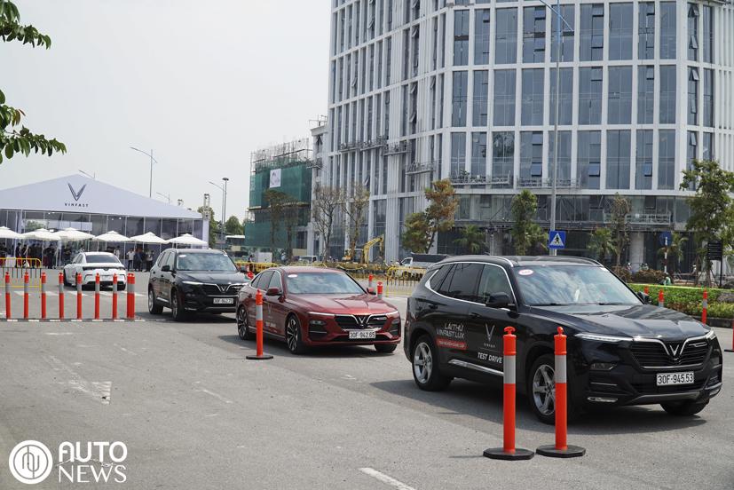 L&#225;i thử VinFast Lux c&#249;ng chuy&#234;n gia nước ngo&#224;i, nhận v&#233; VIP xem F1 - Ảnh 1