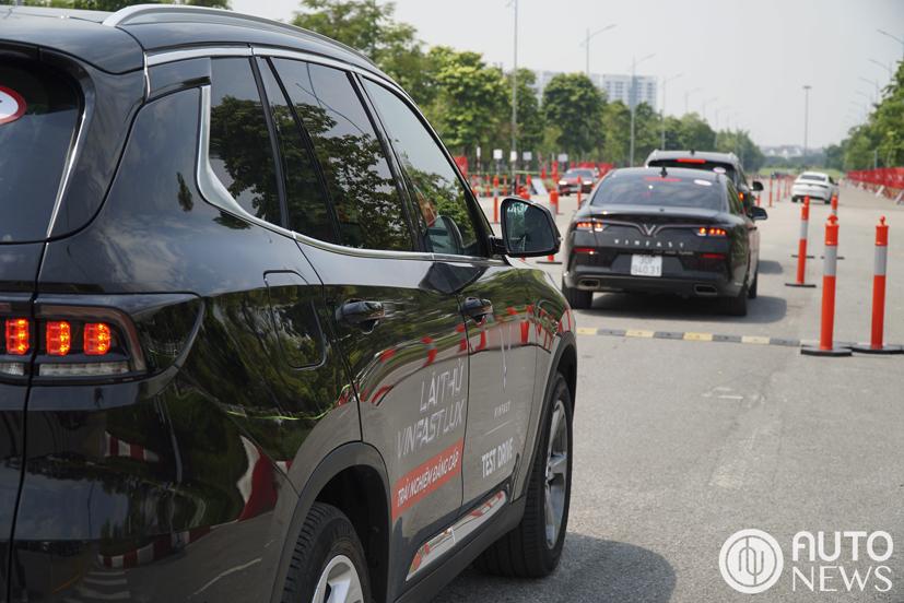 L&#225;i thử VinFast Lux c&#249;ng chuy&#234;n gia nước ngo&#224;i, nhận v&#233; VIP xem F1 - Ảnh 10