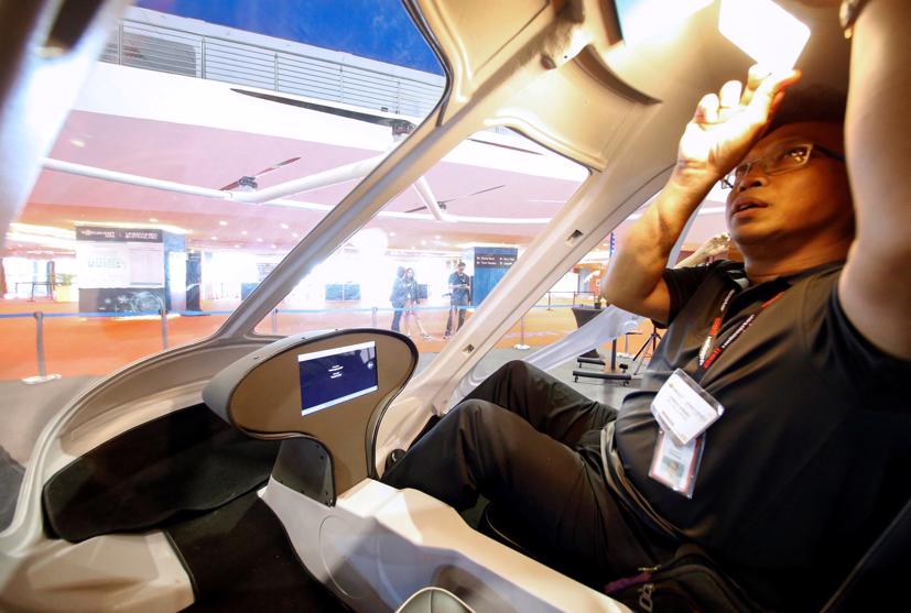 Hãng sẽ triển khai các chuyến bay có phi công đầu tiên, sau đó sẽ khai thác các chuyến bay không người lái. Ảnh: AutoBlog.